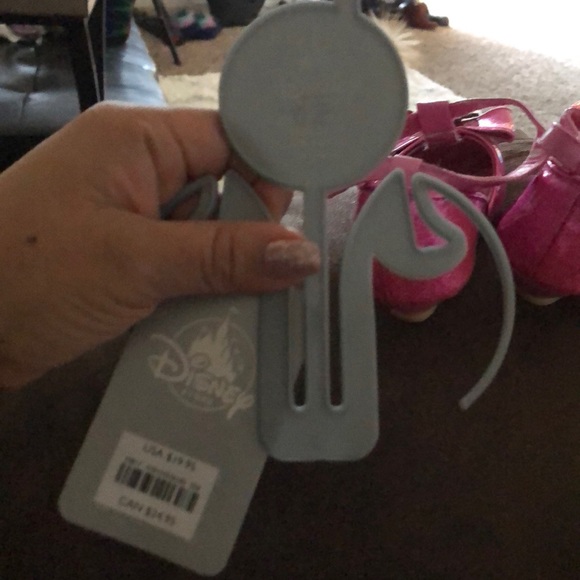 Brand new Disney Minnie Mouse shoes - Picture 3 of 3